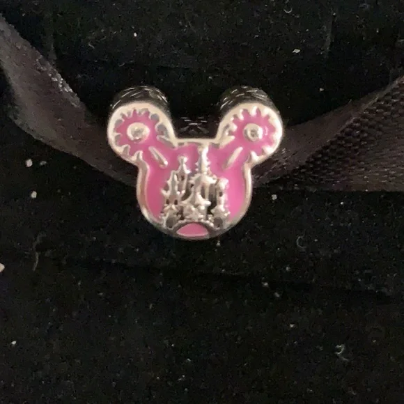 2020 Disney Pandora Charm - Picture 2 of 2